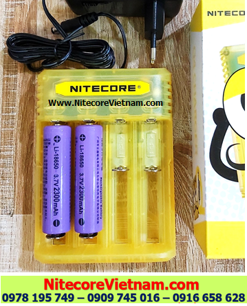 Nitecore Q4 (Bộ sạc 04 Khe Sạc kèm sẳn 02 pin SẠC 18650 WASING 2300mAh đầu lồi lithium 3.7v) chính hãng